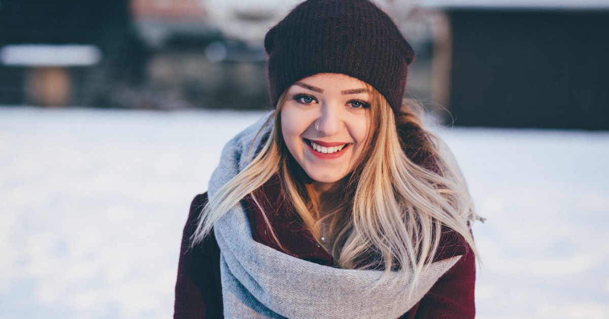 Woman commuter reviewing route and host details before departure